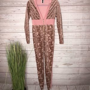 Uptown U.S.A pink velvet rose jumpsuit szS